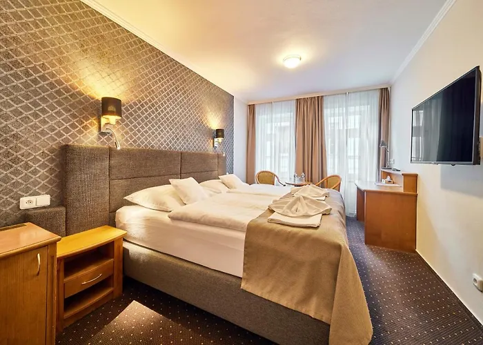 Adam Hotel